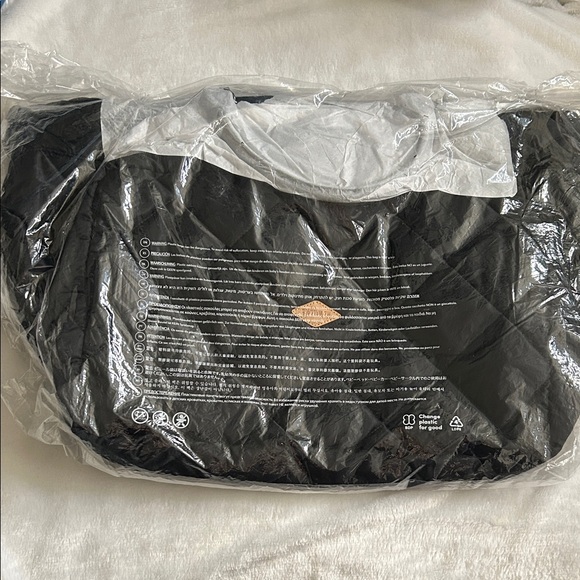 Great gift! MZ Wallace Madison Weekender Black Quilted Travel Bag NWT - Picture 8 of 12